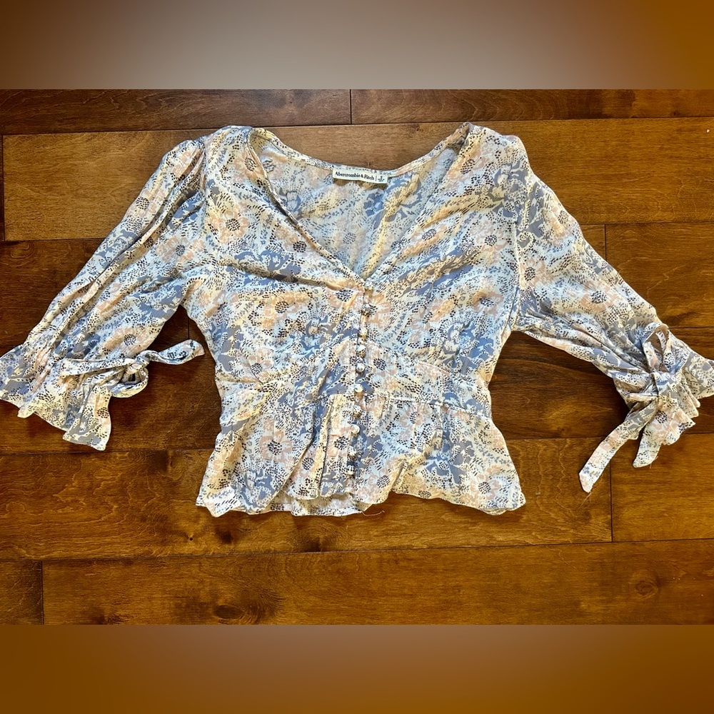Abercrombie and Fitch cropped blouse. Size small.